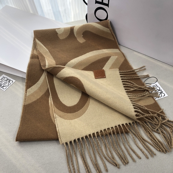 LOEWE wool and cashmere blend scarf - Picture 5 of 6